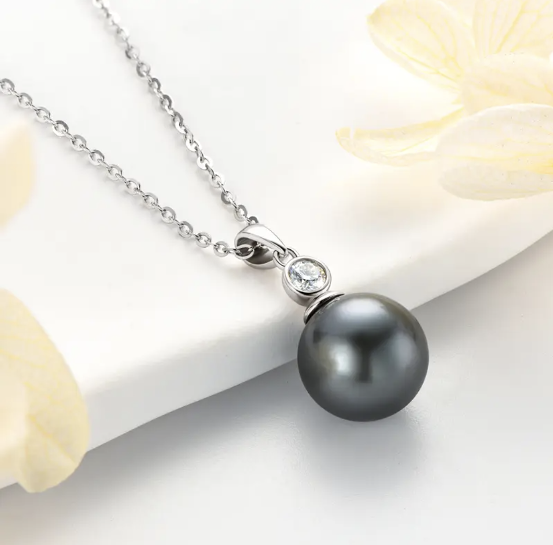 Sophisticated Fusion: 925 Sterling Silver Pendant Necklace with 3mm Moissanite and 9mm Natural Tahitian Black Pearl – A Trendsetting Elegance for Women