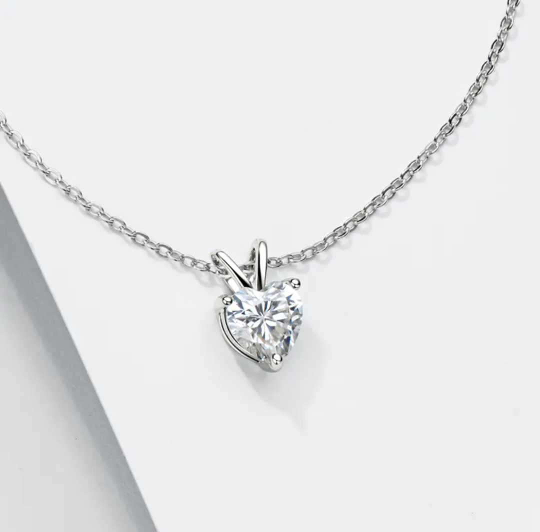 Dazzling Love: 1ct Heart Shaped Moissanite Pendant Necklace – Sparkling Elegance in 925 Sterling Silver 18K Gold Plated